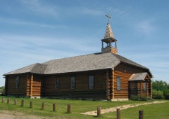 L’église en rondins de Saint-Laurent de Grandin. © Laurier Gareau.