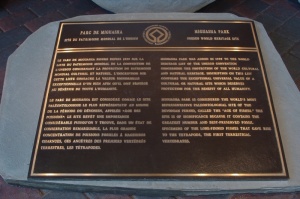 La plaque dévoilée en juillet 2000 pour souligner l'inscription du site sur la liste du Patrimoine mondial de l'UNESCO en décembre 1999
