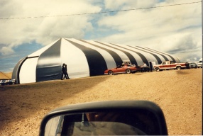 Le chapiteau de la 6e Fête fransaskoise à Batoche en 1985