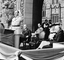 General de Gaulle Addressing the Crowd on Parliament Hill in Ottawa, July 11th, 1944. BAC.