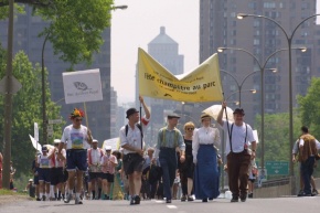 Manifestation lors de la fête champêtre soulignant le 125e anniversaire du parc du Mont-Royal, 2001 