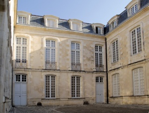 Hôtel Fleuriau : cour principale