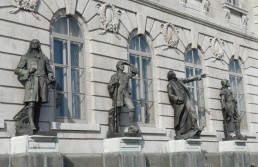 Parliament Building façade: statues of Pierre Le Moyne d'Iberville, Pierre Gaultier de Varennes et de La Vérendrye, Jacques Marquette and Louis Jolliet