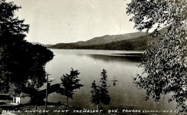 Le manoir Pinoteau, un des premiers accès au lac Tremblant. © BAnQ.