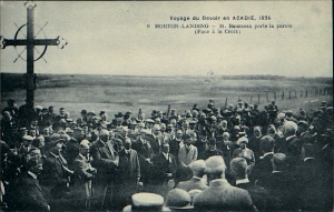 Voyage du Devoir en Acadie, 1924: M. Bourassa porte la parole face à la croix