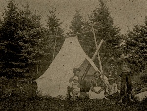 Une famille de Montagnais à Tadoussac, 1895