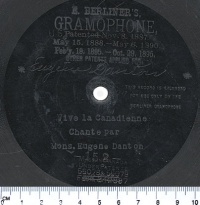 Disque Vive la Canadienne, chanson interprétée par Eugène Danton, vers 1901.  © BAC, Le Gramophone virtuel.