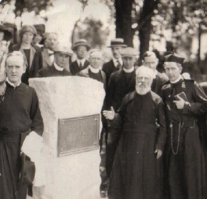 Inauguration d'un monument élevé sur le site de Sainte-Marie-au-pays-des-Hurons, le 21 juin 1925