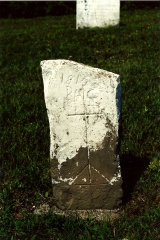 Pierre tombale de Basile Chiasson, décédé en 1819. Chéticamp. Photo D. Trask © S. Ross