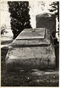 Monument funéraire de François-Xavier Garneau au cimetière Belmont a? Sainte-Foy