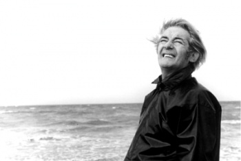 Félix Leclerc à l'île d'Orléans, vers 1975. © Succession Félix Leclerc.