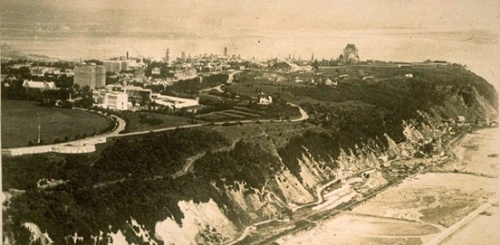 Vue aérienne du parc des Champs-de-Bataille. BAnQ.