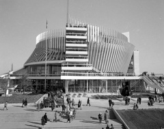 Le pavillon de la France à Expo 67. Gabor Szilazi/BAnQ.‎