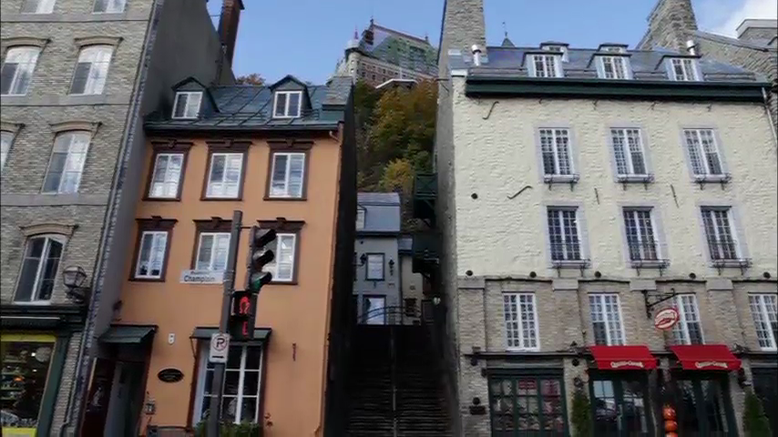 Vue générale de l'activité commerciale dans le Petit-Champlain, 2011